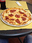 Ale's Pizza food