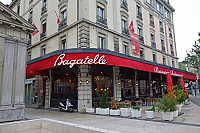 Bagatelle outside