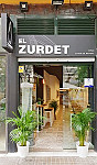 El Zurdet outside