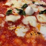 Rinomato Pizzeria Cucina E Sapori food