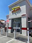 In-n-out Burger outside