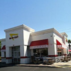 In-n-out Burger outside