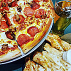 Round Table Pizza food