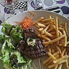 Au Boeuf Qui Rit food