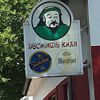 Dschingis Khan outside