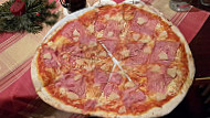 Pizzeria im Weberdorf food