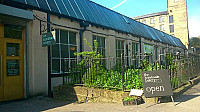 The Handmade Bakery outside