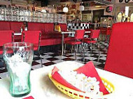 Miss Tracy American Diner food