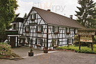 Hotel Meyer Alter Bergischer Gasthof outside