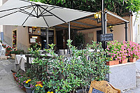 Osteria La Pergola outside