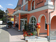 Spezerei Sanct Bernhard Kaffeehaus und Chokolaterie outside