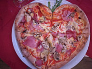 Pizzeria Un Momento food