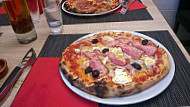 Mont D'or Pizza food