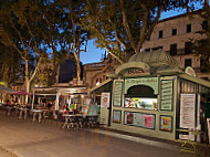 Le Kiosque à Malices outside