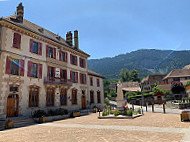 Bistrot De La Place outside