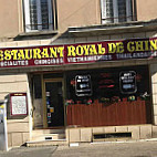 Le Royal de Chine outside