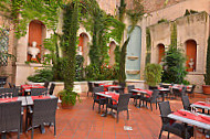 Grand Patio Du Plaza food