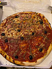 La Cave A Pizza food