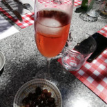 A Table Dentro