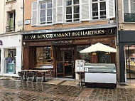 Au Bon Croissant inside