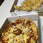 Hansen's Classic Pizza food