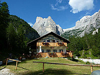 Rifugio Capanna Trieste outside