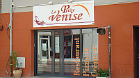 La Petite Venise inside