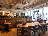 Le Pain Quotidien inside