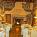 Mai Intees À l'intérieur