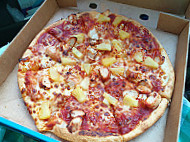 Hallo Pizza (ist Domino's) food