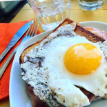 Checchi CafÈ Bakery Comida