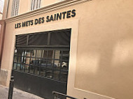 Les Mets des Saintes outside