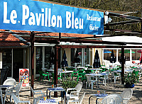 Le Pavillon Bleu inside