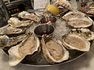 Hank's Oyster Bar inside