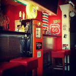 Jani`s Diner Dentro