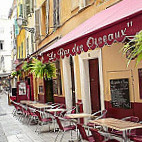 Bar des Oiseaux inside