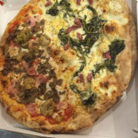 Go-go Pizza food
