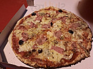 Le Tube Pizza food