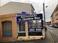 Le Chaudron Bleu outside