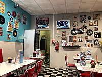 Jossy's The American Burger inside