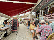 Le Bistrot Des Halles food