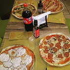 La Bottega Della Pizza food