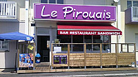 Le Pirouais outside