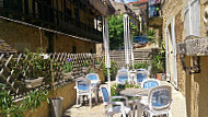 Cafe des quatre colonnes inside