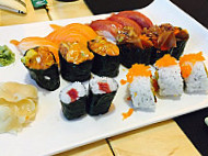 Zushi Burgos food