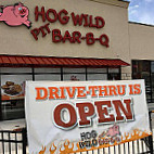 Hog Wild Pit -b-q outside