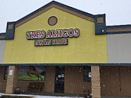 Tres Amigos outside