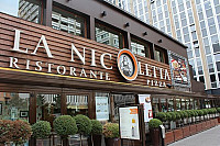 La Nicoletta Azca outside