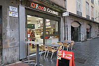 O'food Gourmet inside