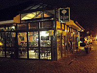 La Vita outside